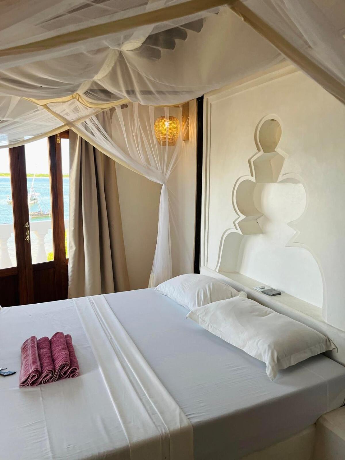 Stopover Guest House And Restaurant Lamu Exterior photo